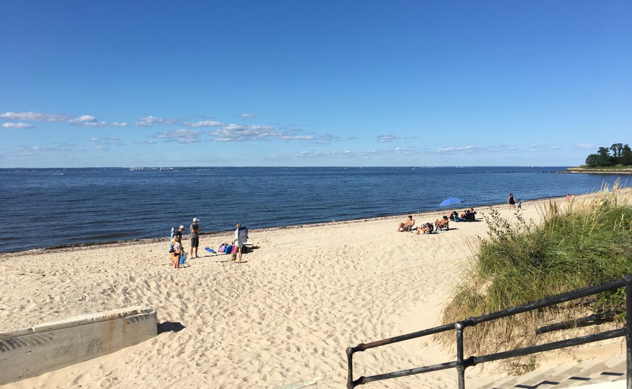 Centre Island Beach'in fotoğrafı açık bej kum yüzey ile