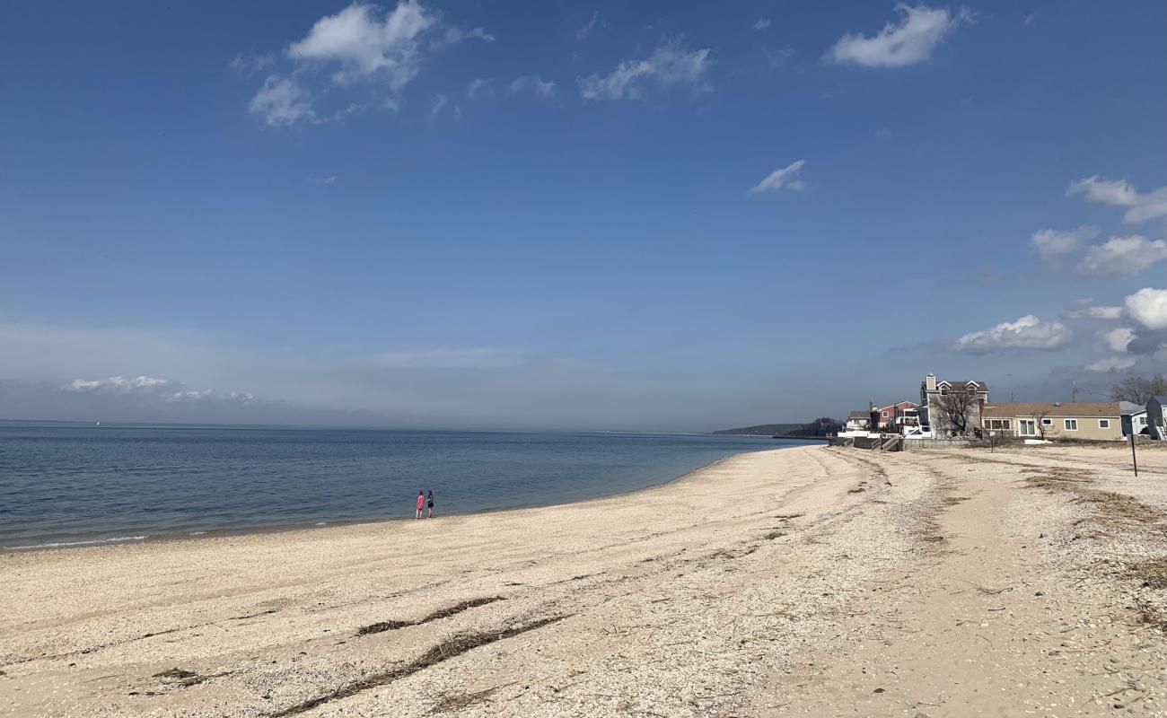 Bayville Beach'in fotoğrafı bej kum ve çakıl yüzey ile