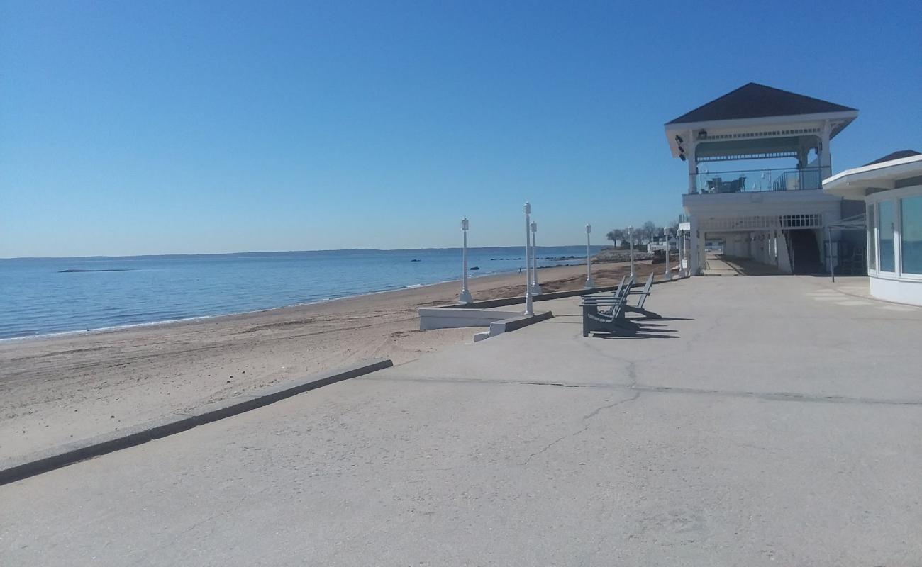 Westchester Beach'in fotoğrafı açık bej kum yüzey ile