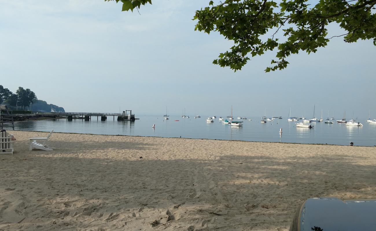 Pear Tree Beach'in fotoğrafı açık bej kum yüzey ile