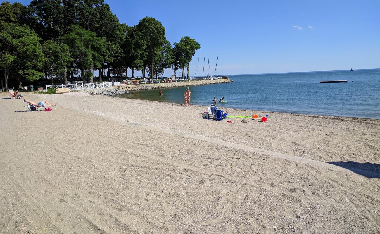 Bayley Beach'in fotoğrafı açık bej kum yüzey ile