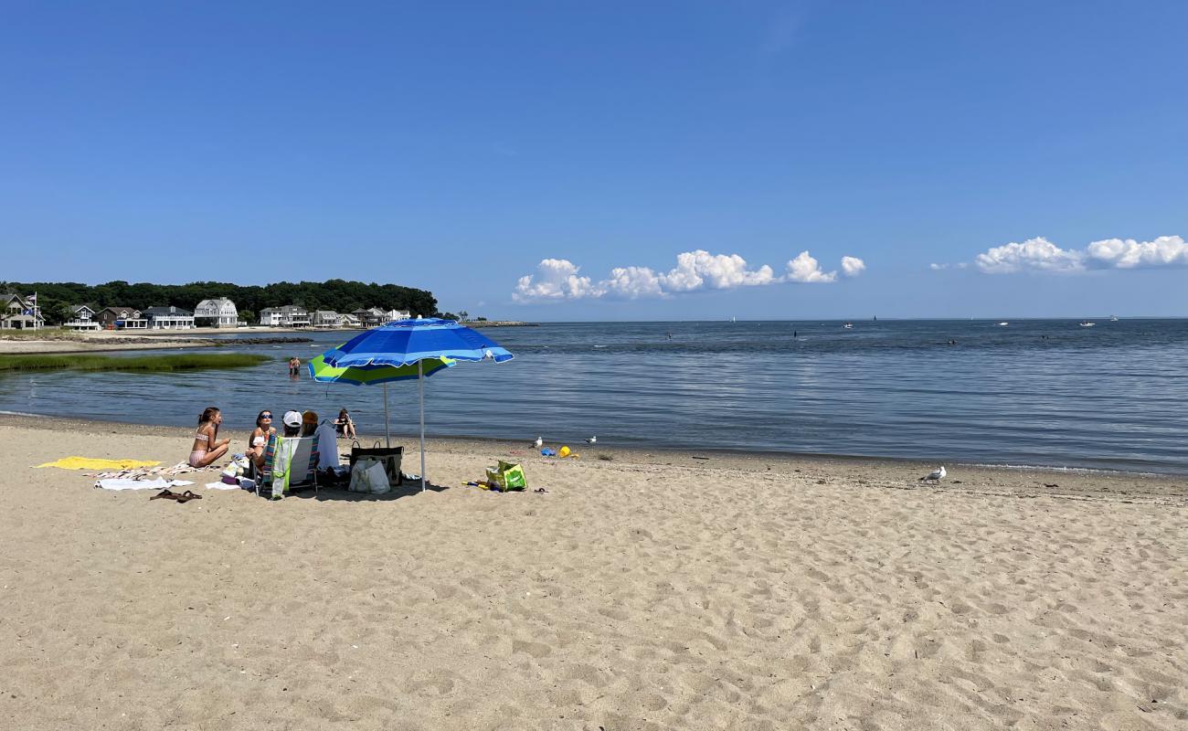 Old Mill Beach'in fotoğrafı parlak kum yüzey ile