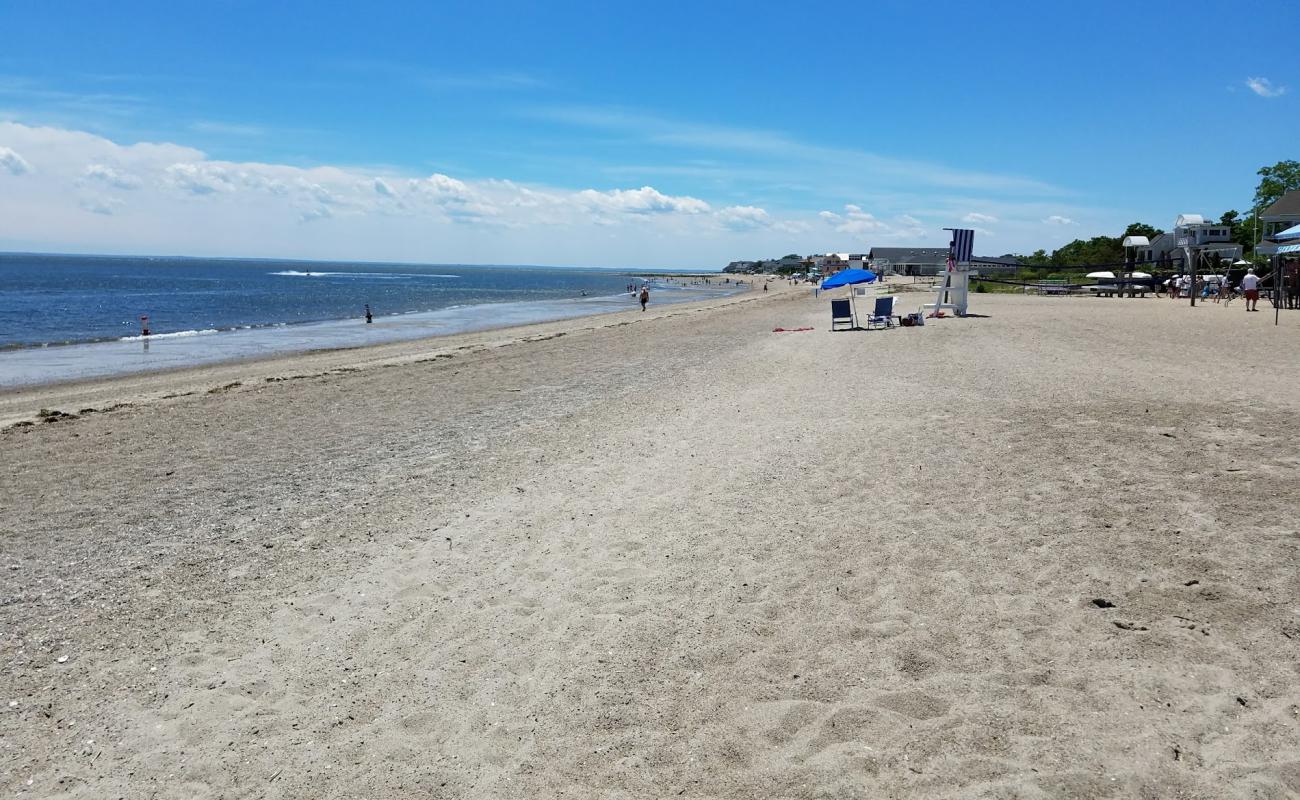Jennings Beach'in fotoğrafı açık bej kum yüzey ile