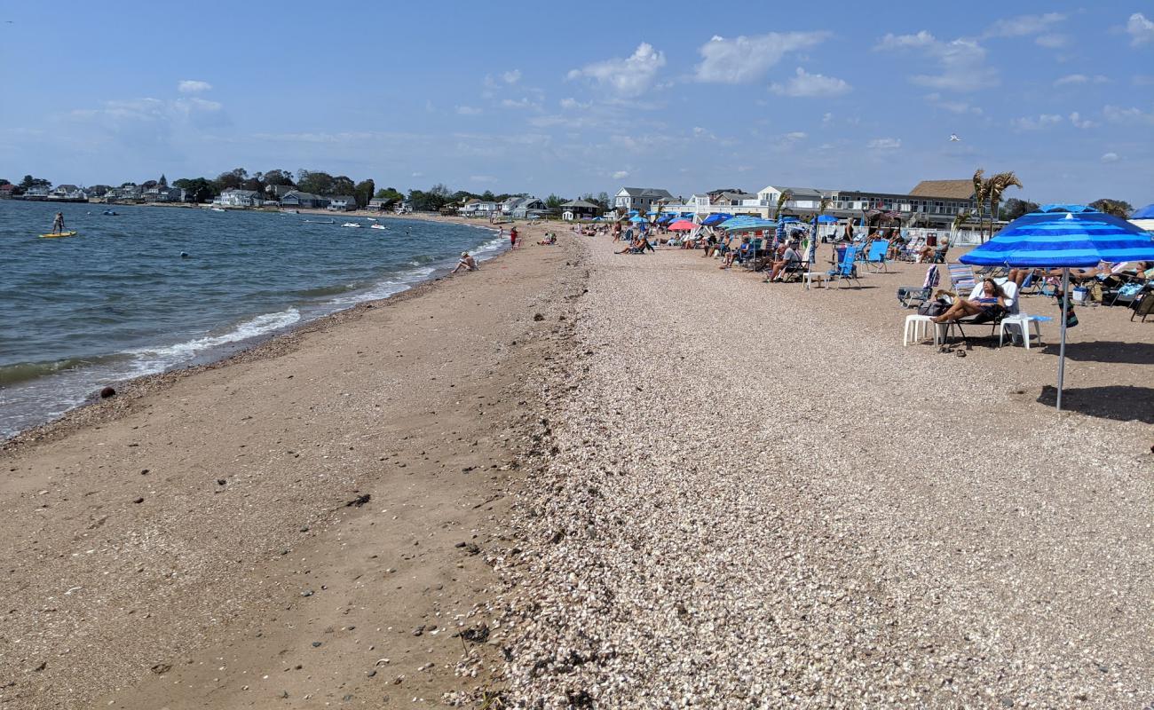 Silver Sands Beach'in fotoğrafı bej kum ve çakıl yüzey ile