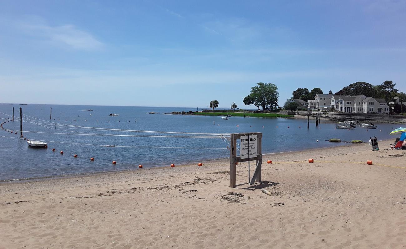 Hotchkiss Grove Beach'in fotoğrafı açık bej kum yüzey ile