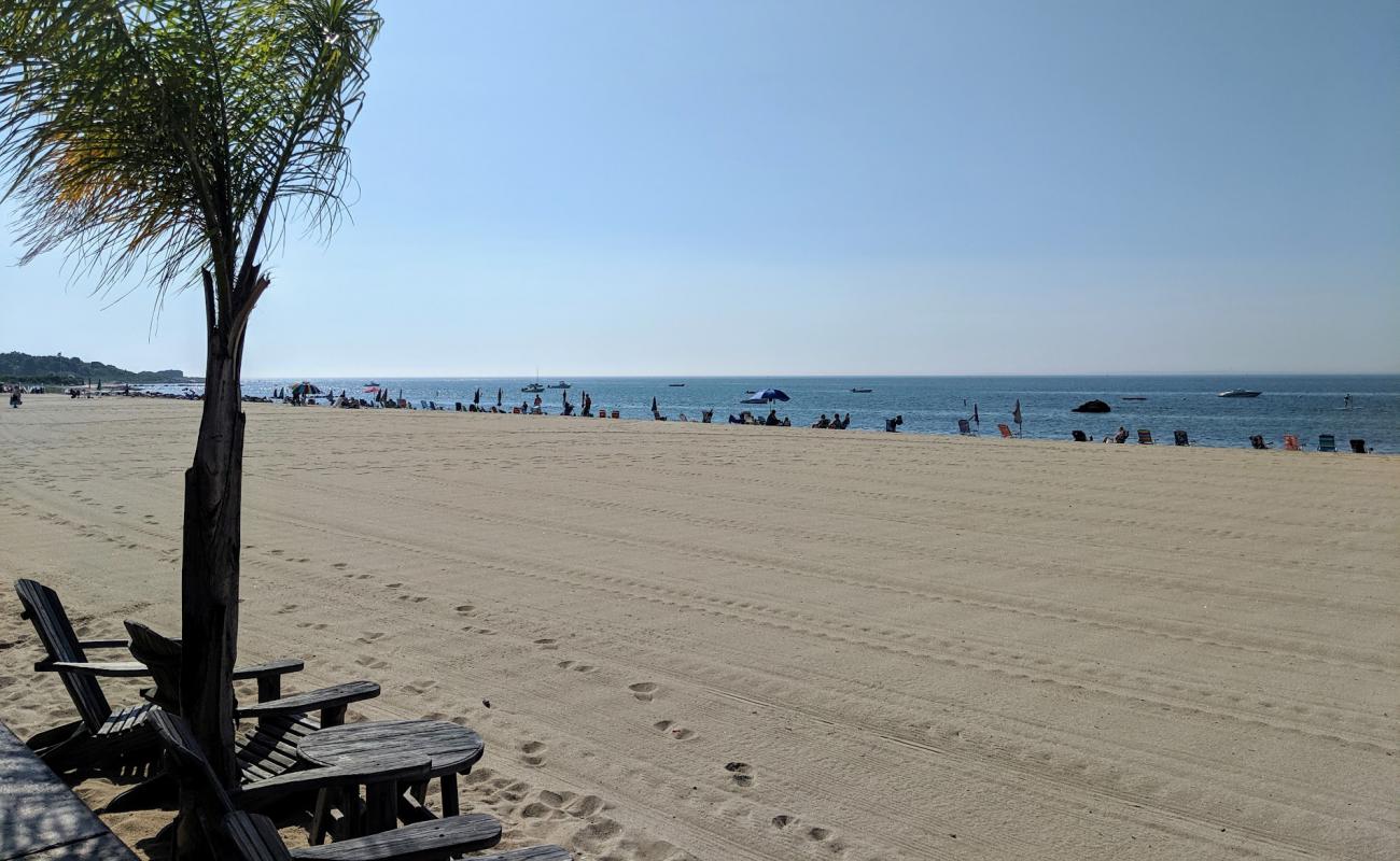 Soundview Beach'in fotoğrafı i̇nce bej kum yüzey ile
