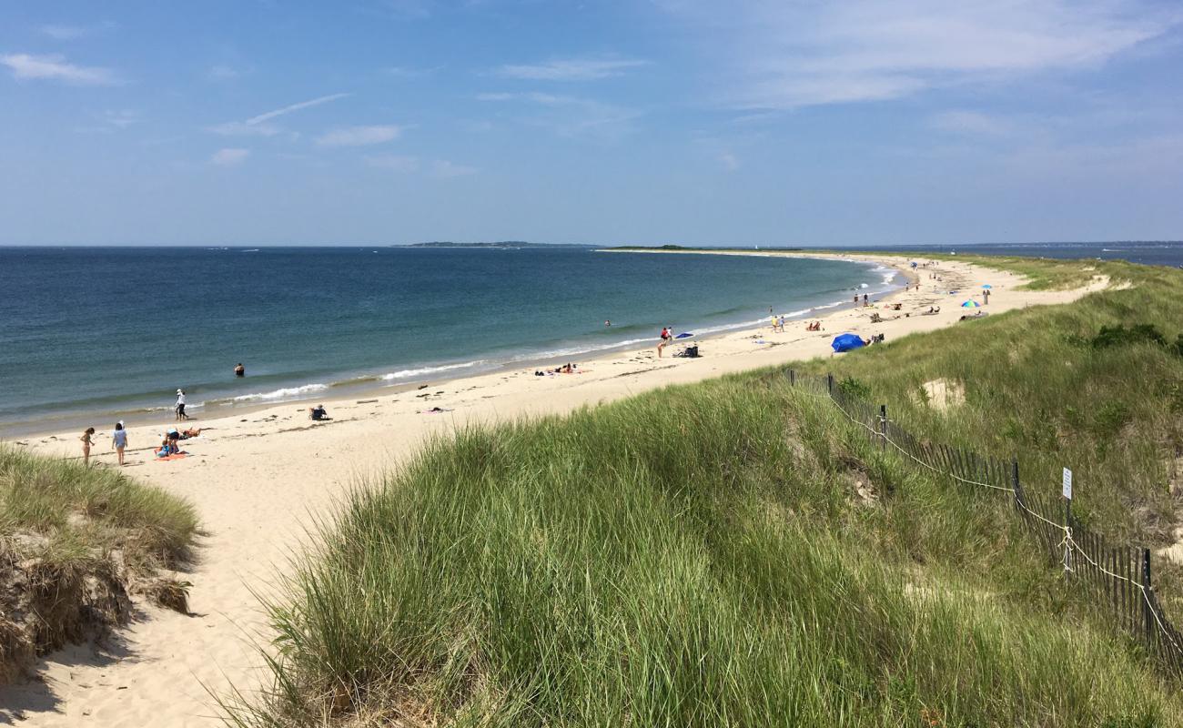 Watch Hill Beach'in fotoğrafı i̇nce bej kum yüzey ile