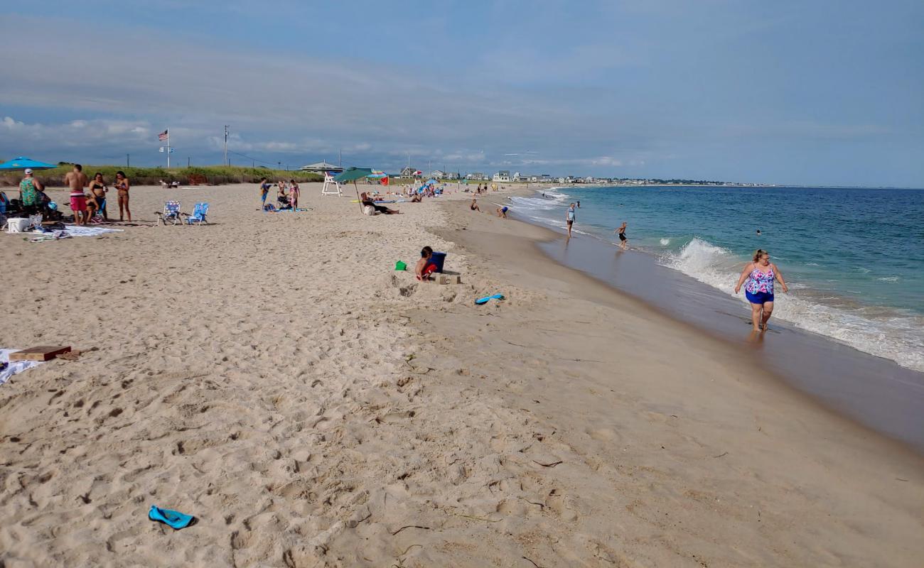 Charlestown Beach'in fotoğrafı açık bej kum yüzey ile
