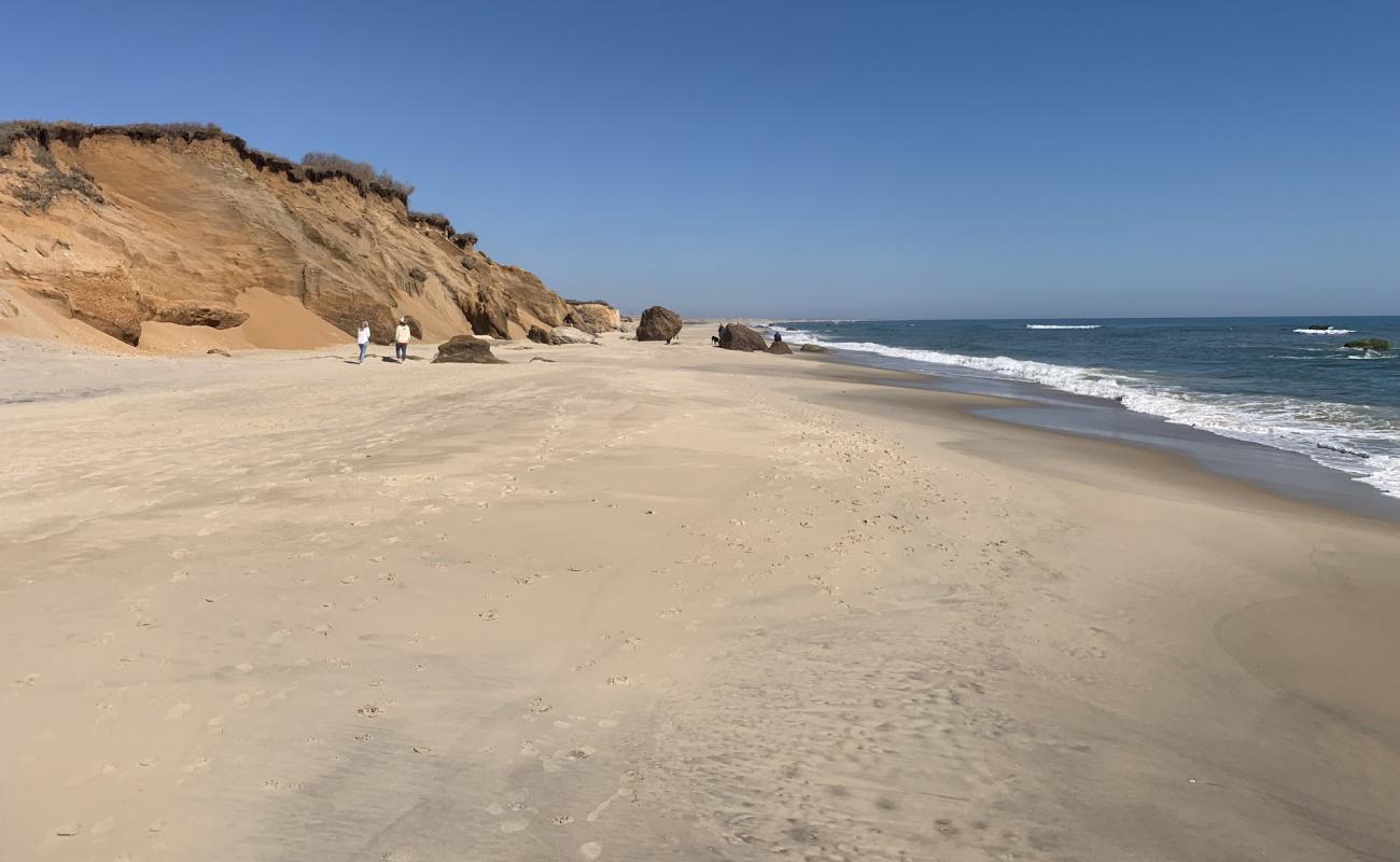 Lucy Vincent Beach'in fotoğrafı açık bej kum yüzey ile