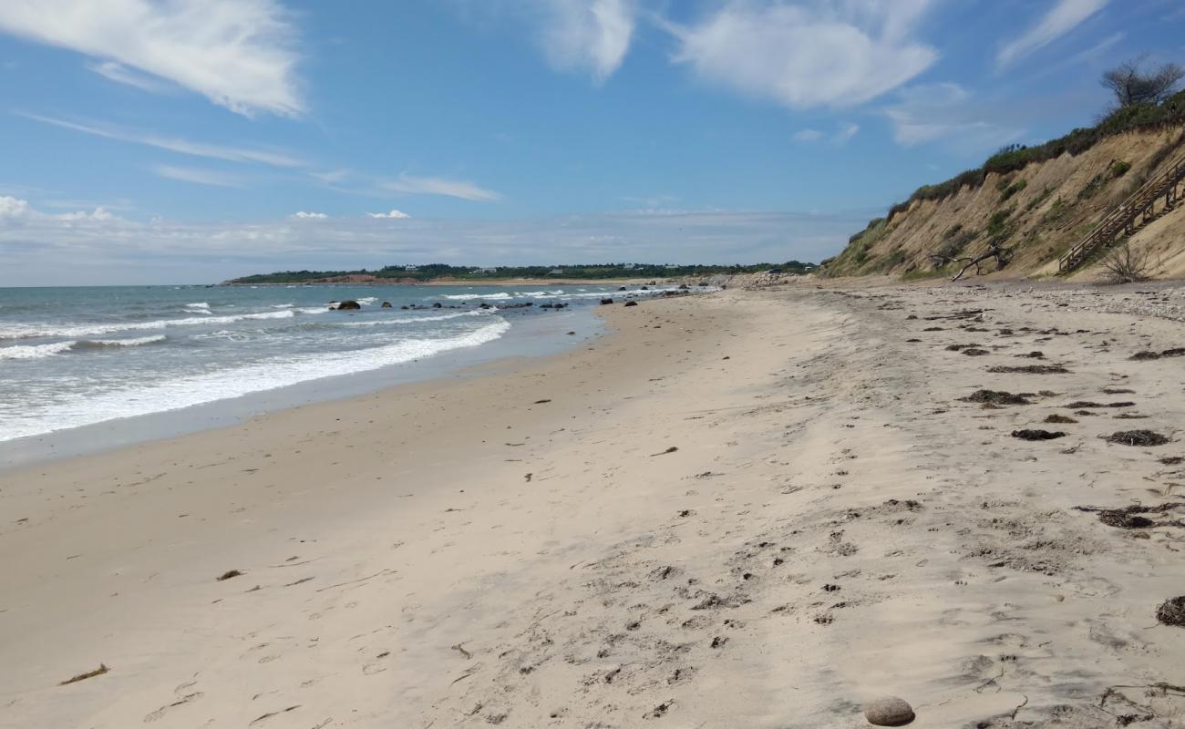 Squibnocket Beach'in fotoğrafı açık bej kum yüzey ile