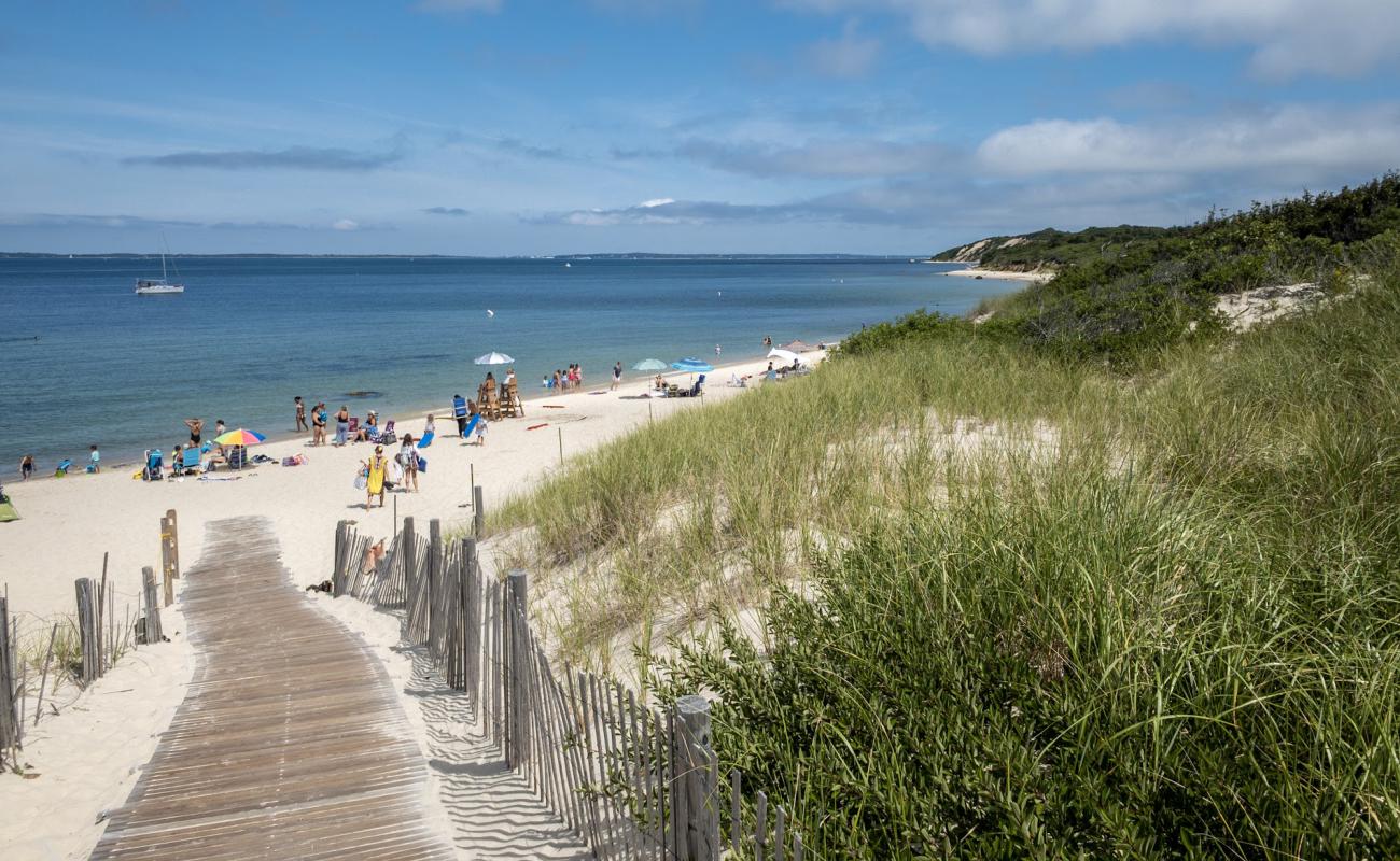 Lambert's Cove Beach'in fotoğrafı açık bej kum yüzey ile