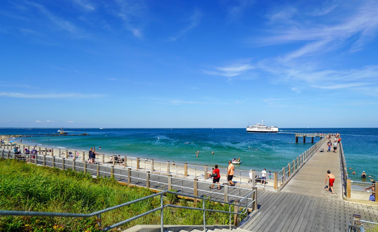 Oak Bluffs Town Beach'in fotoğrafı açık bej kum yüzey ile