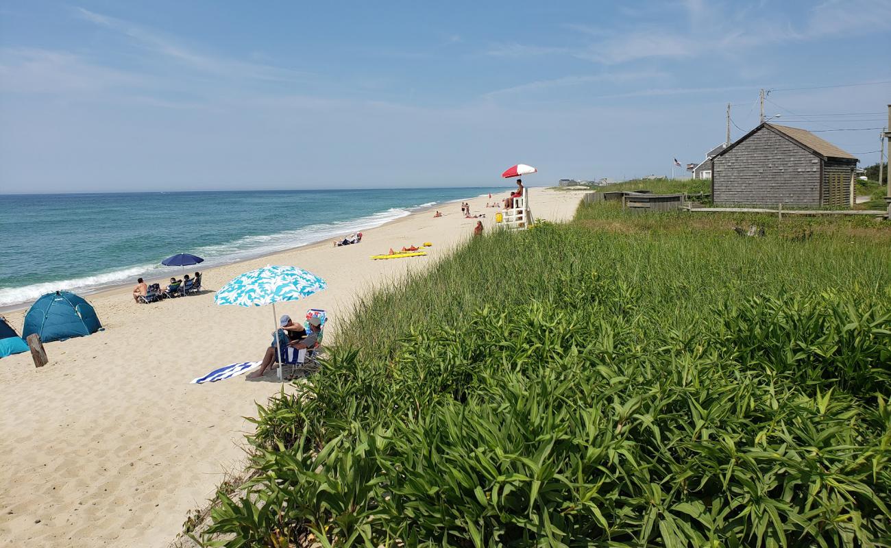 Madaket Beach'in fotoğrafı açık bej kum yüzey ile