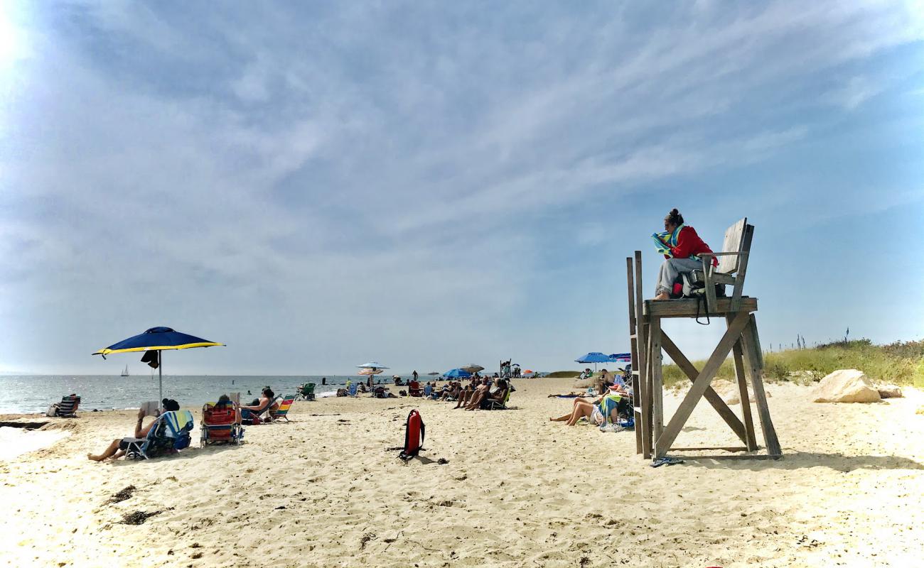 Menauhant Beach'in fotoğrafı bej kum ve çakıl yüzey ile
