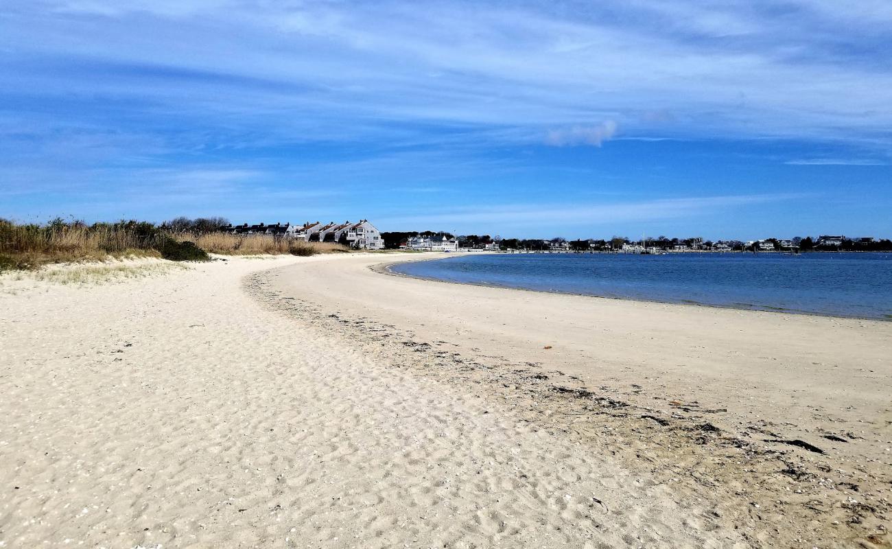 Kalmus Park Beach'in fotoğrafı açık bej kum yüzey ile