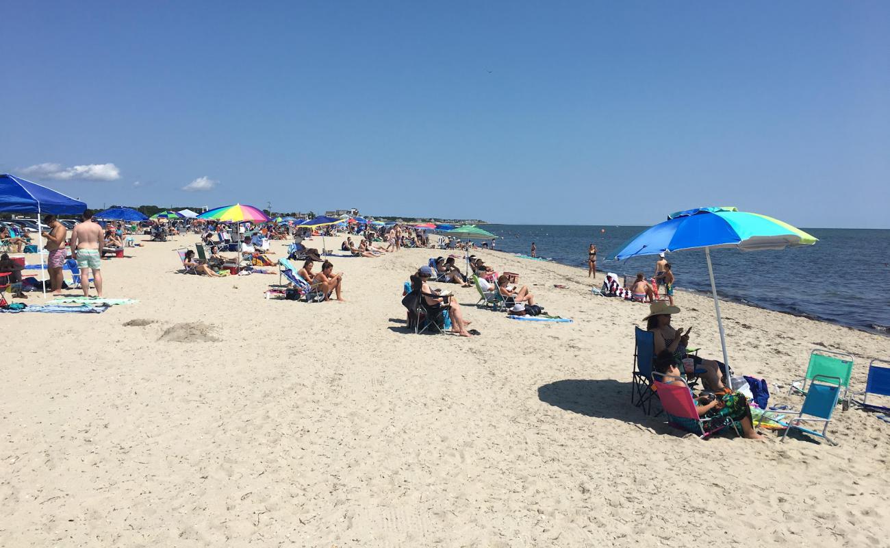 West Dennis Beach'in fotoğrafı açık bej kum yüzey ile
