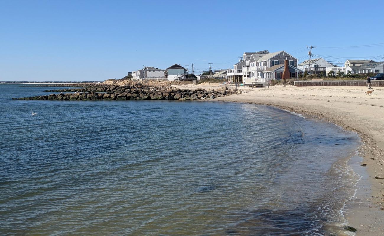Glendon Road Beach'in fotoğrafı bej kum ve çakıl yüzey ile