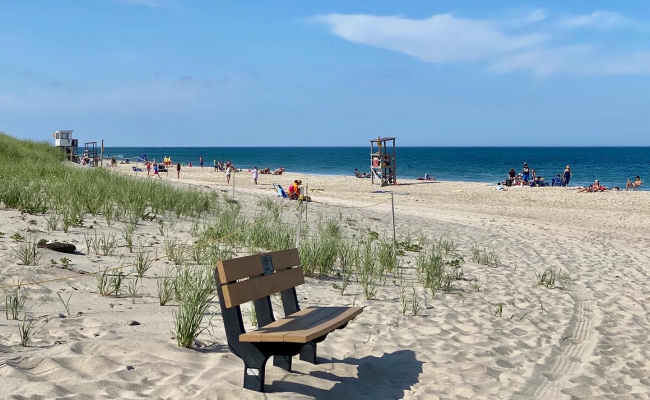 Nauset beach'in fotoğrafı hafif ince çakıl taş yüzey ile