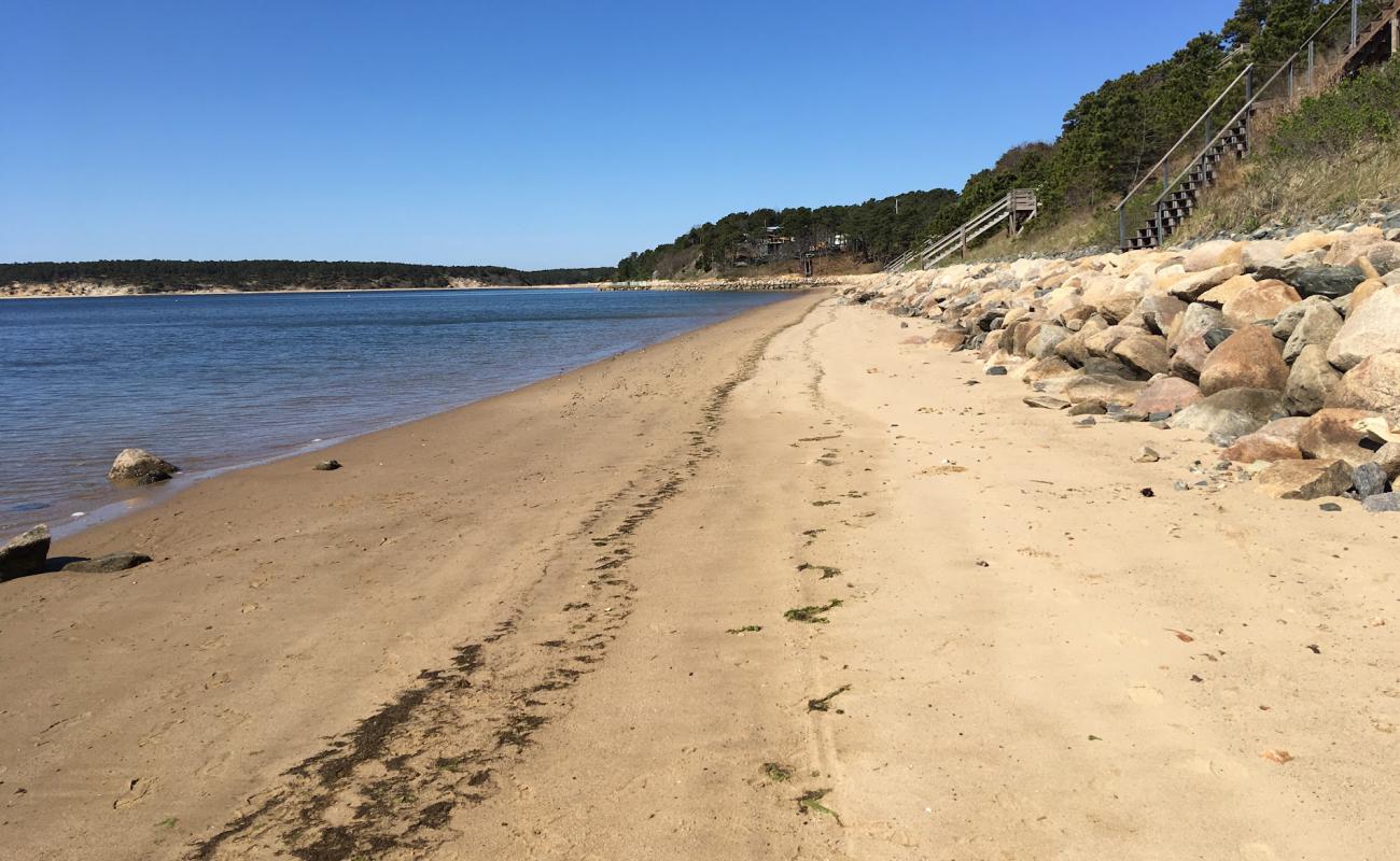 Mayo beach'in fotoğrafı açık bej kum yüzey ile