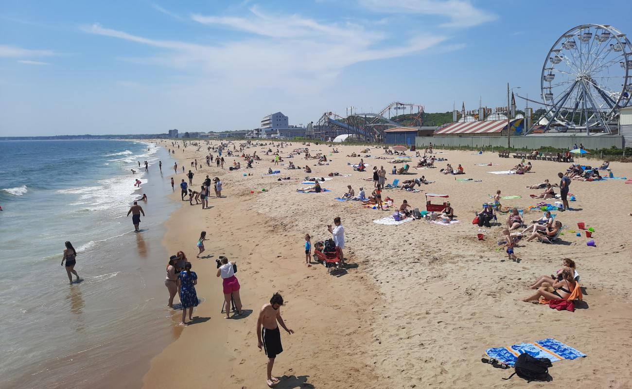 Old Orchard beach'in fotoğrafı parlak ince kum yüzey ile