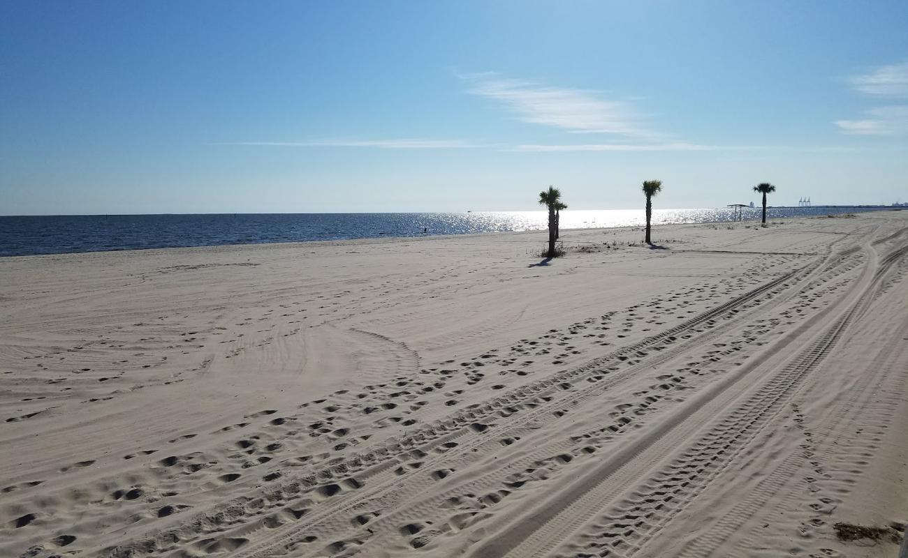 Mississippi City beach'in fotoğrafı beyaz ince kum yüzey ile