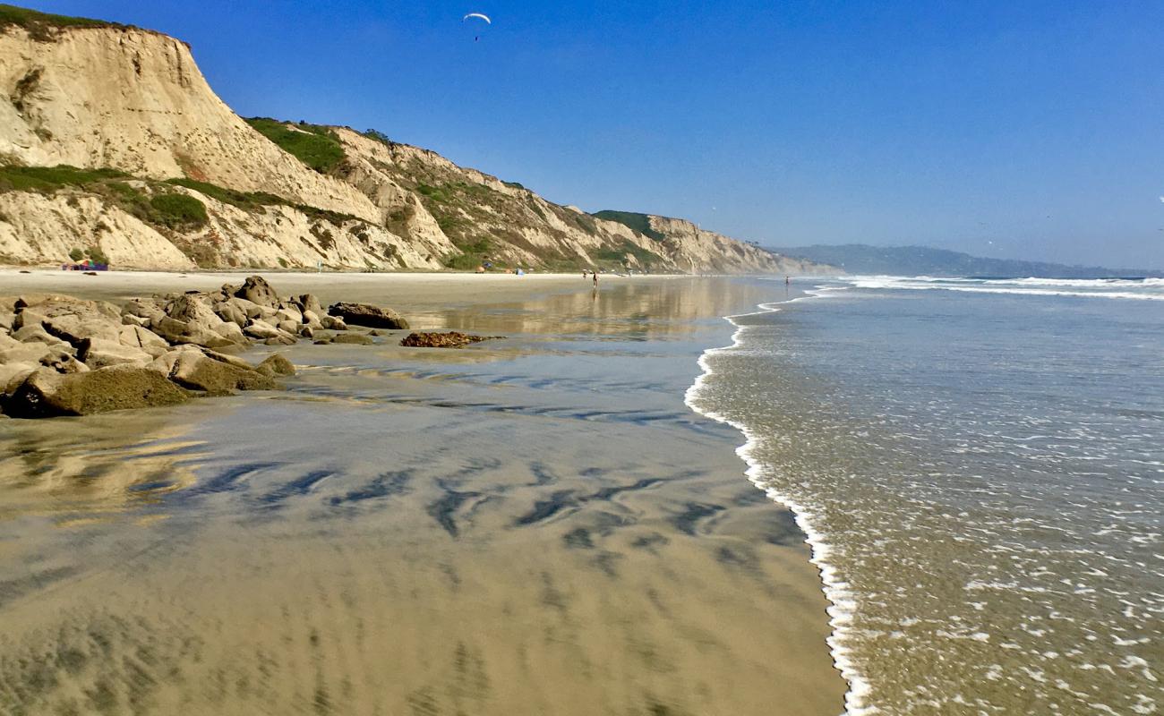 Black's beach'in fotoğrafı parlak kum yüzey ile