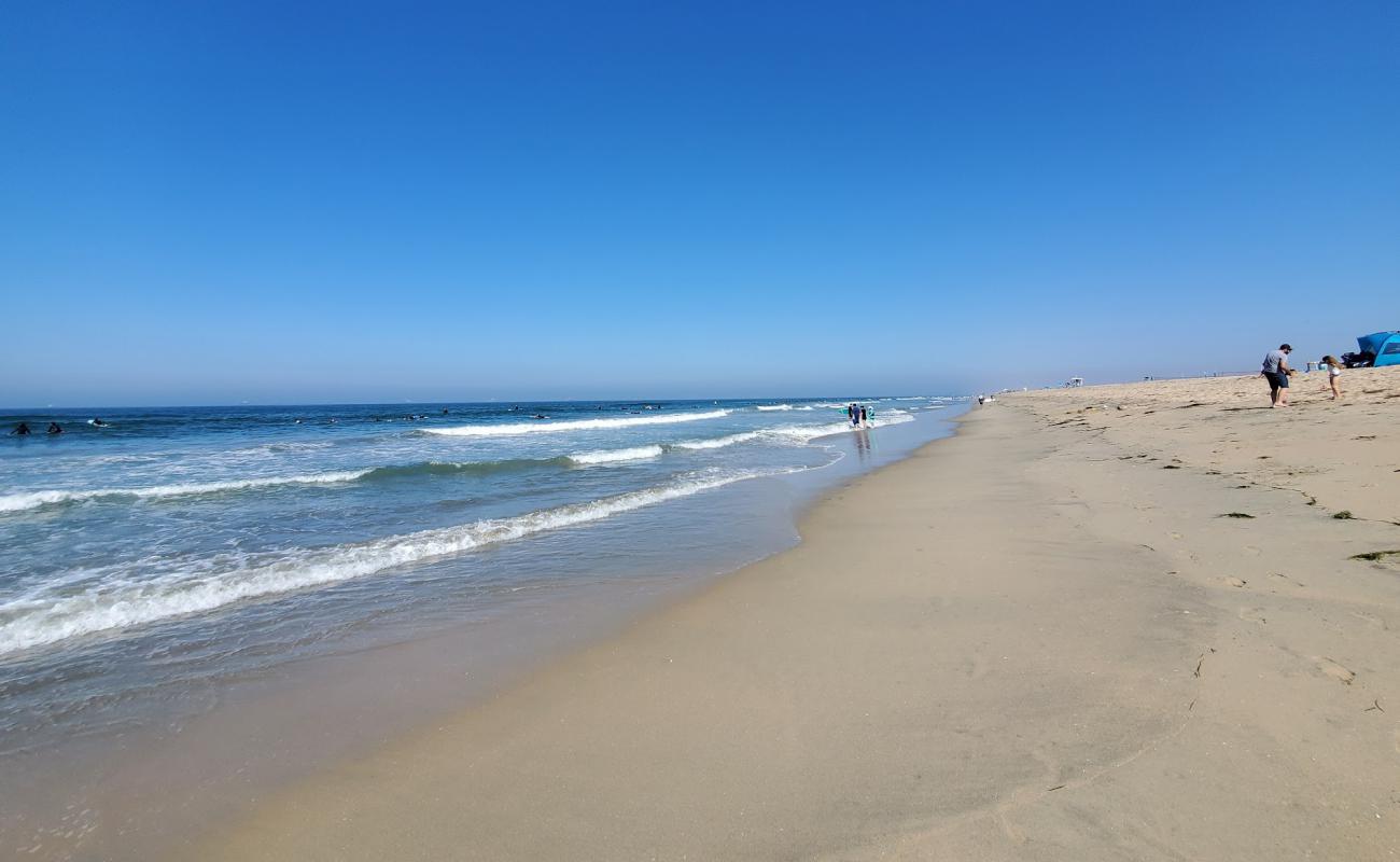 Bolsa Chica Beach'in fotoğrafı parlak kum yüzey ile