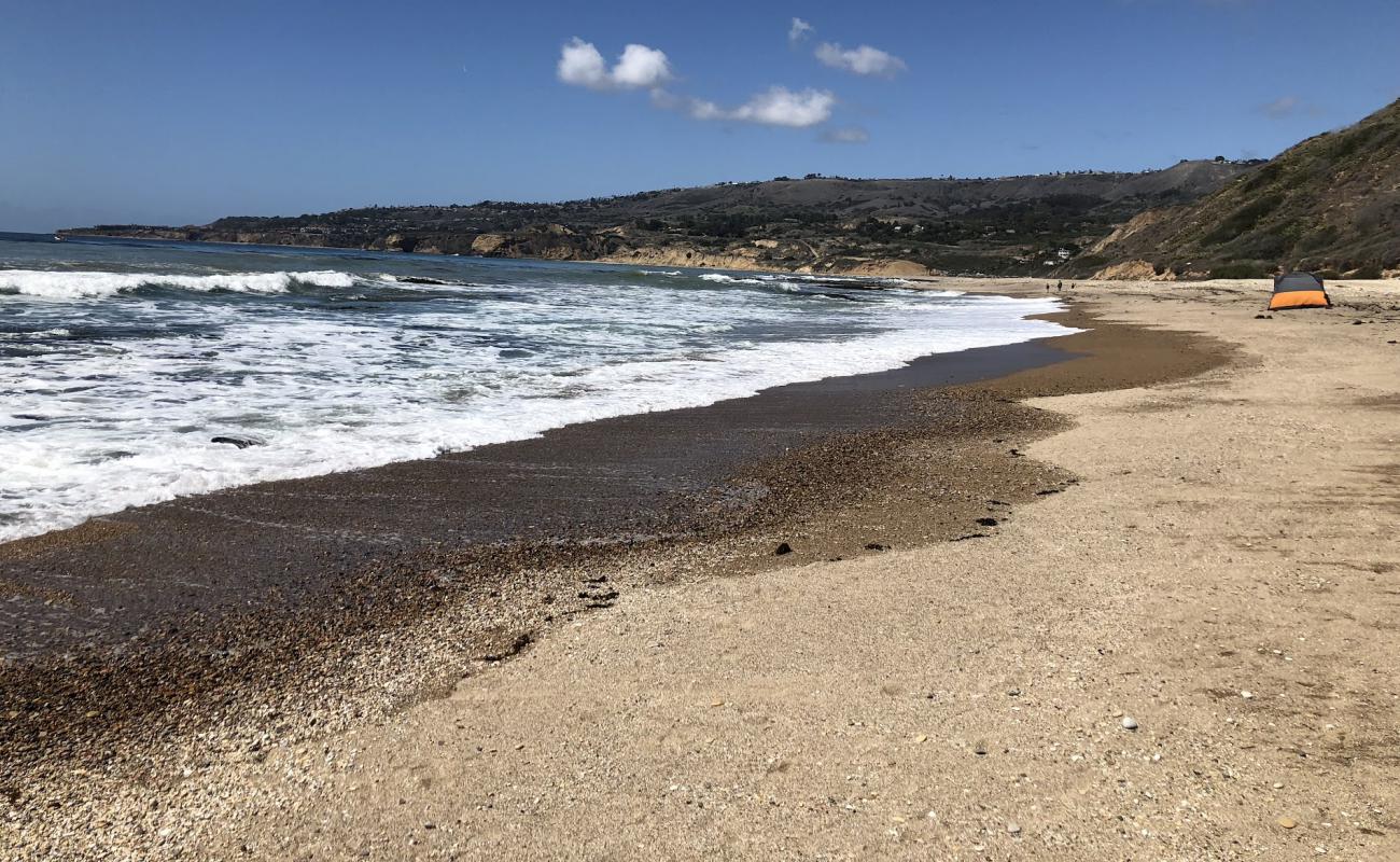 Portuguese Bend Beach'in fotoğrafı çakıl ile kum yüzey ile