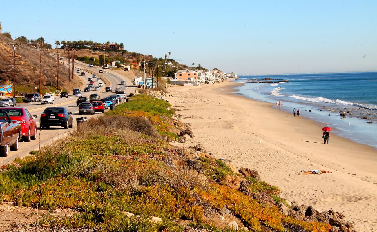 Latigo Beach'in fotoğrafı parlak kum yüzey ile