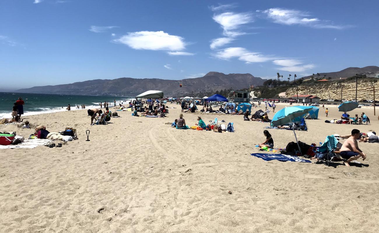 Zuma Beach'in fotoğrafı parlak ince kum yüzey ile