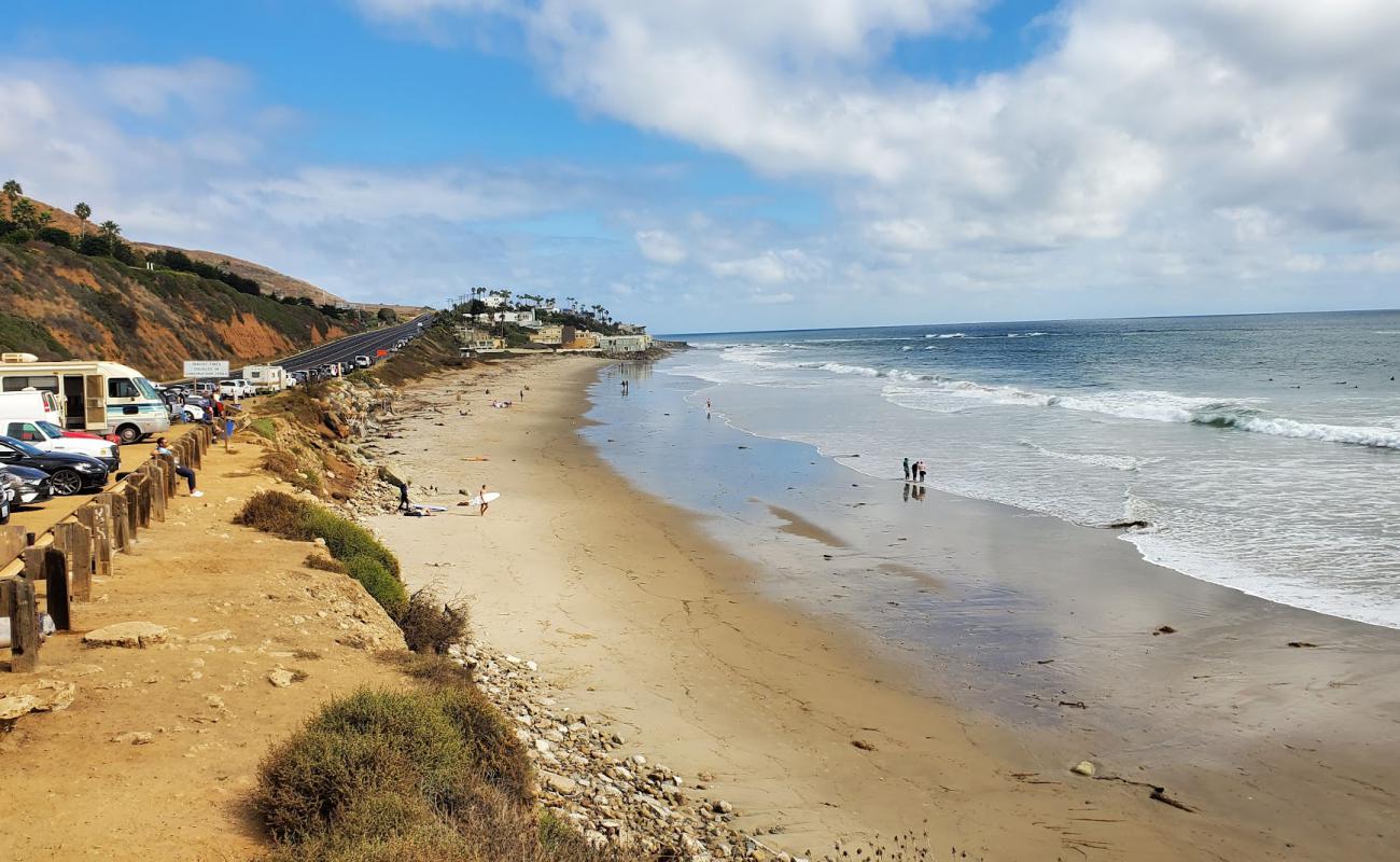 County Line Beach'in fotoğrafı açık bej kum yüzey ile