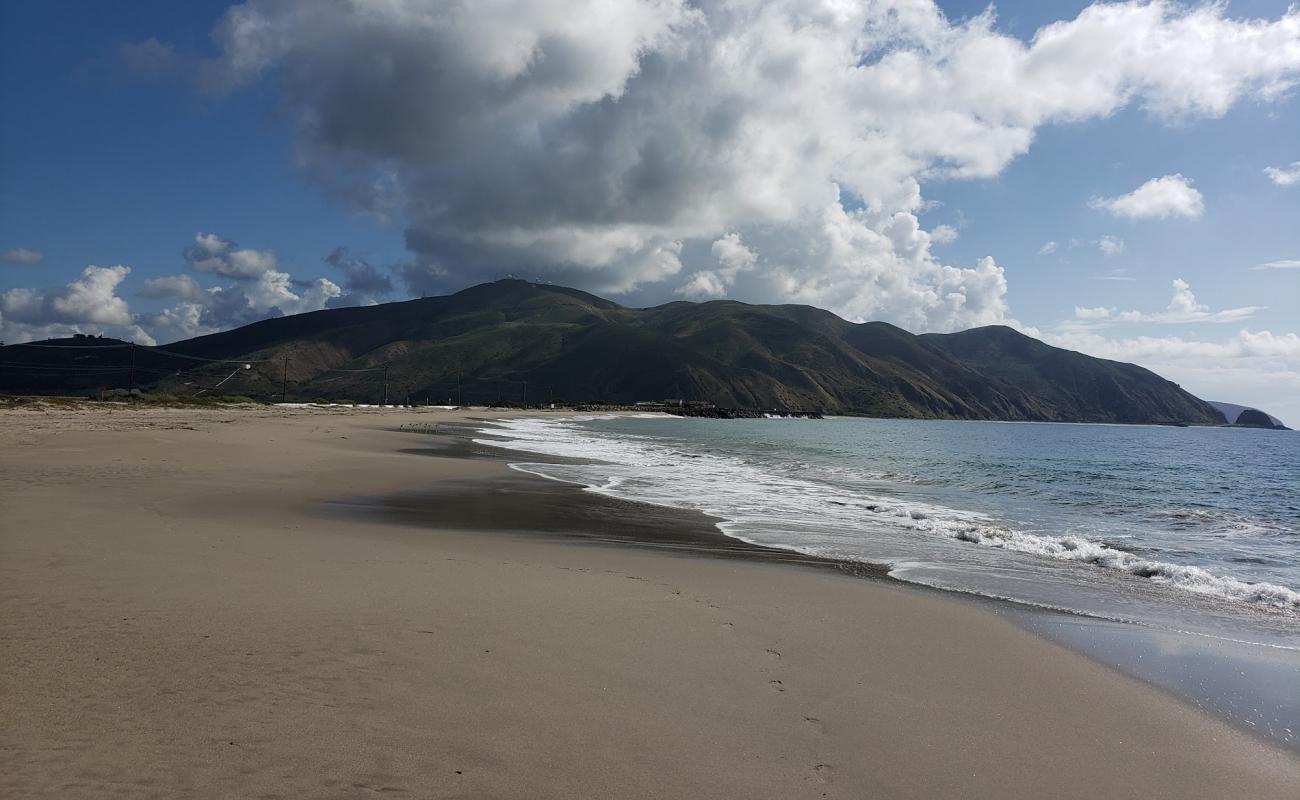 Point Mugu Lodging'in fotoğrafı açık bej kum yüzey ile
