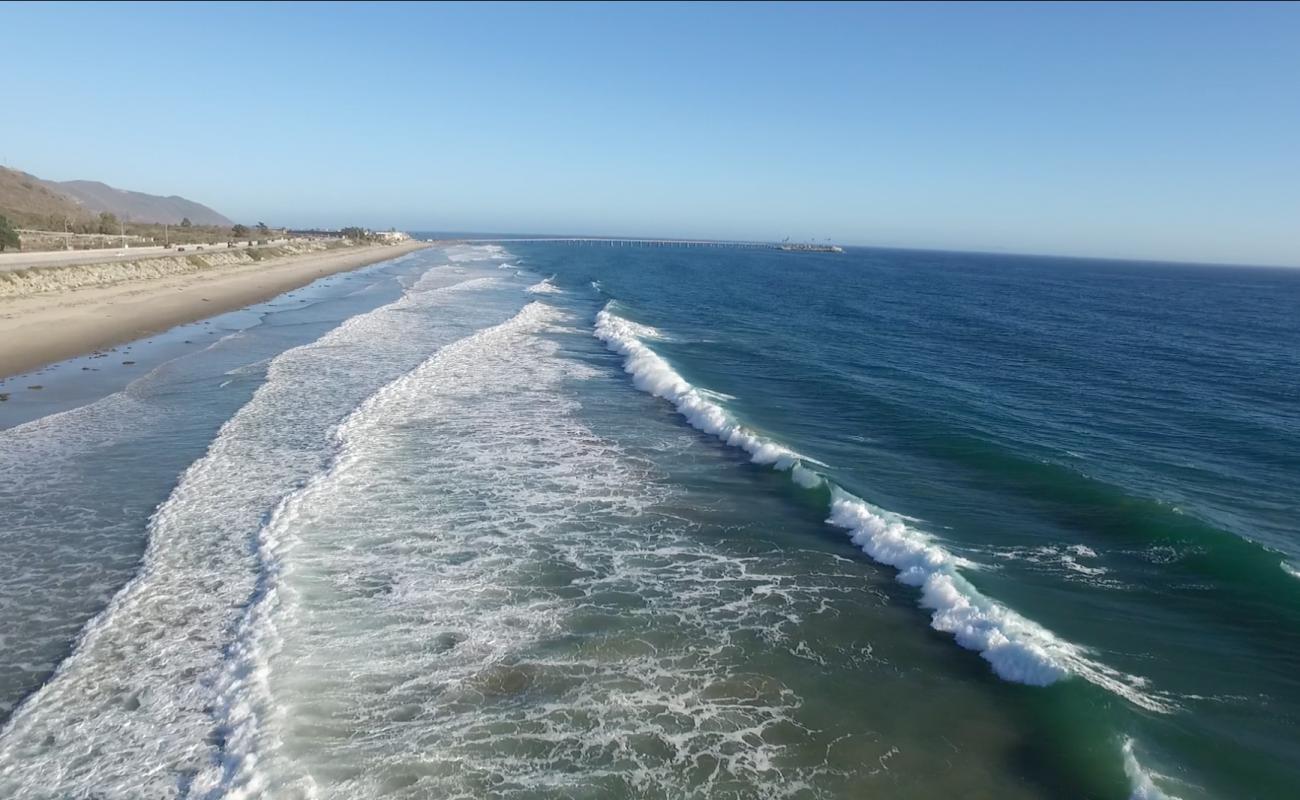 La Conchita Beach'in fotoğrafı parlak kum yüzey ile