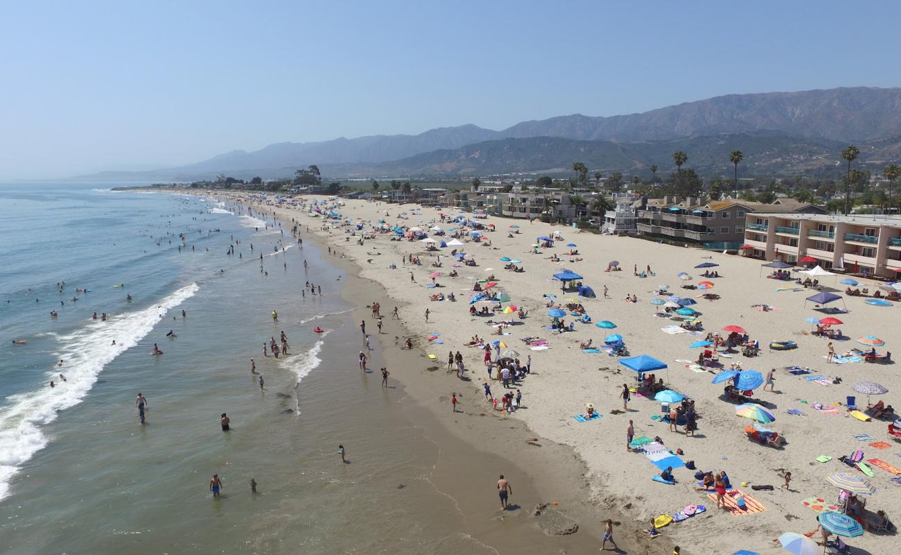 Carpinteria Beach'in fotoğrafı parlak kum yüzey ile