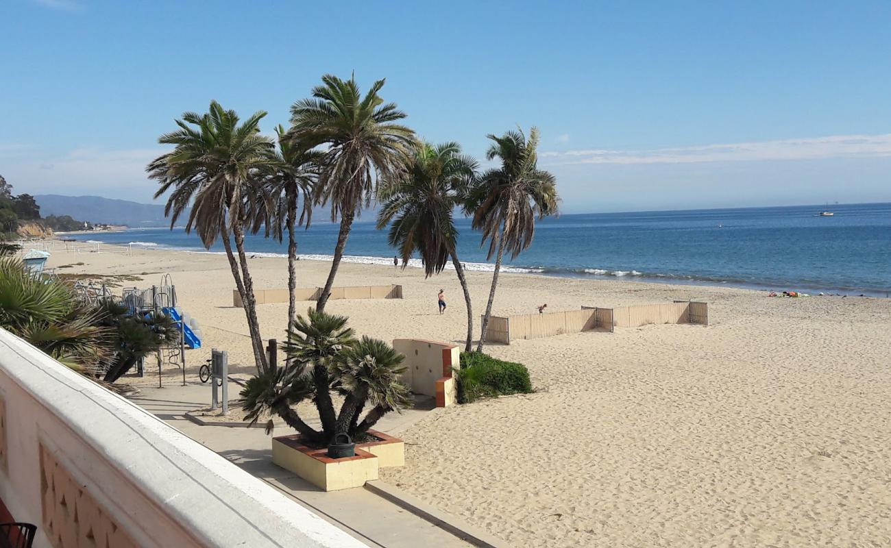 Santa Barbara Beach'in fotoğrafı parlak kum yüzey ile