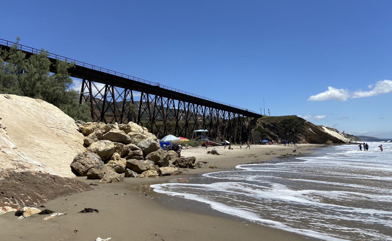 Gaviota Beach'in fotoğrafı açık bej kum yüzey ile