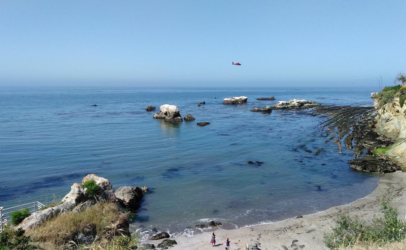 Shell Beach Preserve'in fotoğrafı gri kum ve çakıl yüzey ile