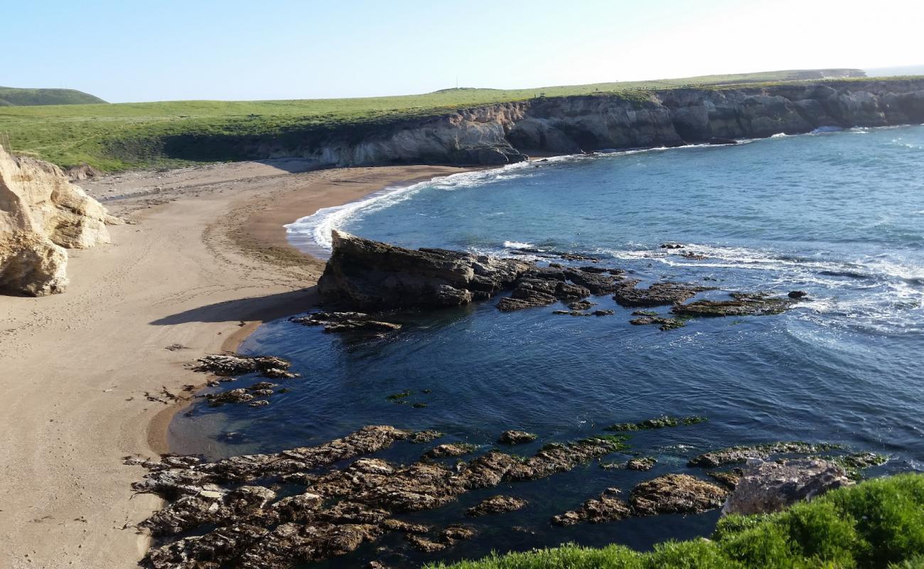 Corallina Cove Beach'in fotoğrafı çakıl ile kum yüzey ile