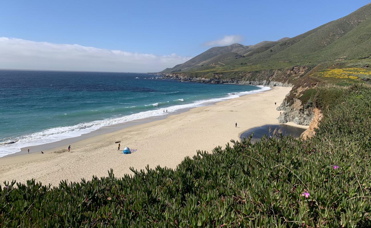 Garrapata Beach'in fotoğrafı hafif ince çakıl taş yüzey ile