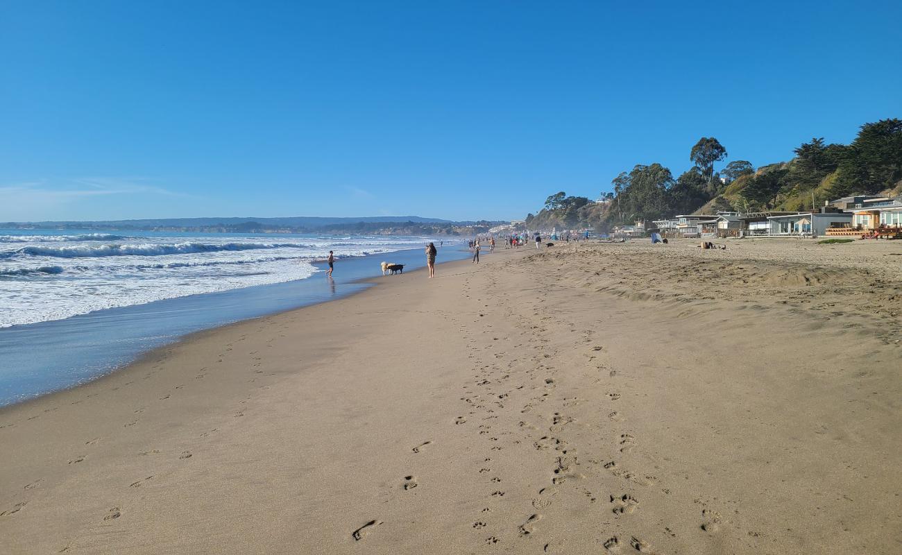 Rio Del Mar Beach'in fotoğrafı parlak kum yüzey ile