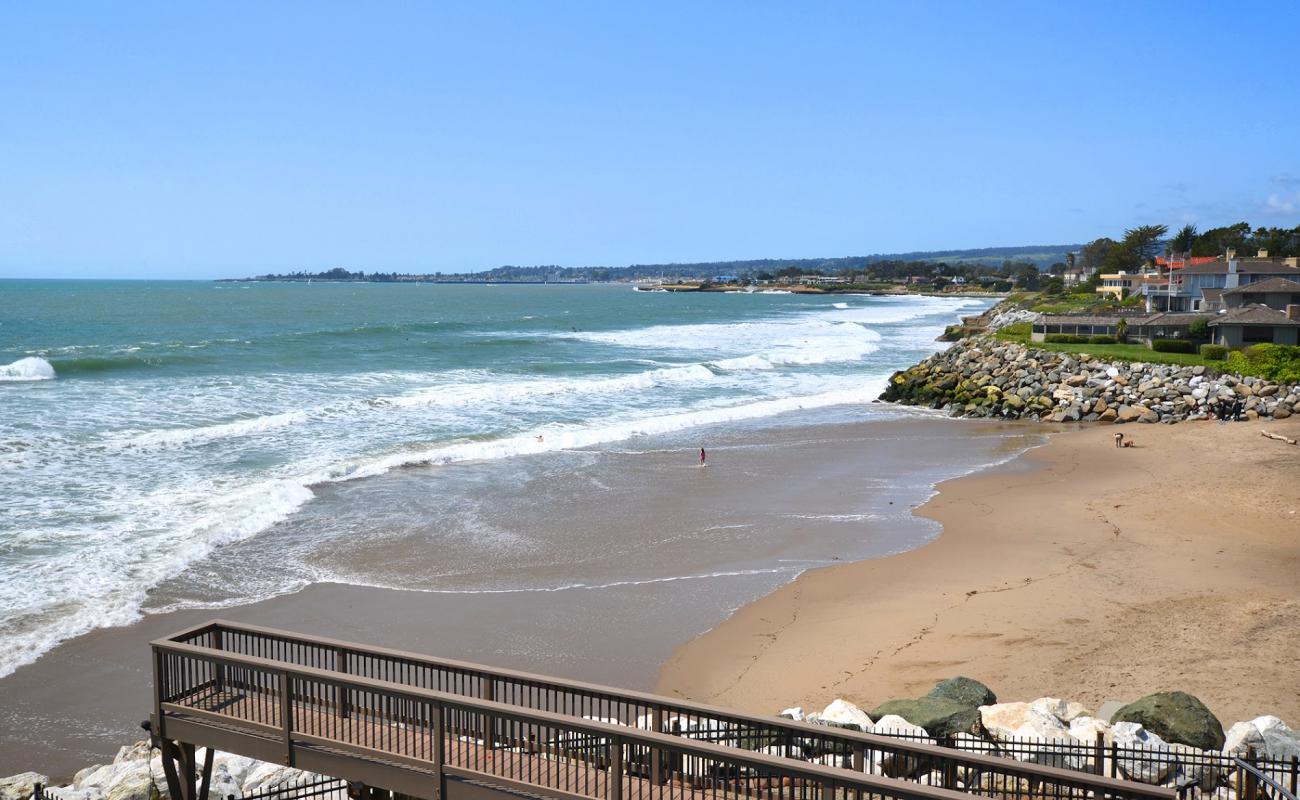 Moran Lake Beach'in fotoğrafı parlak kum yüzey ile