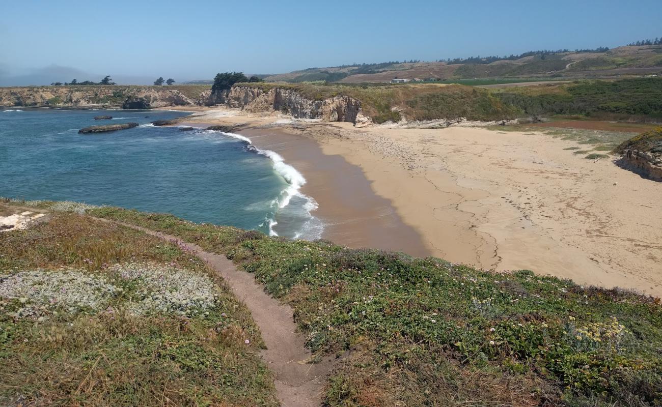 Three Mile Beach'in fotoğrafı parlak kum yüzey ile