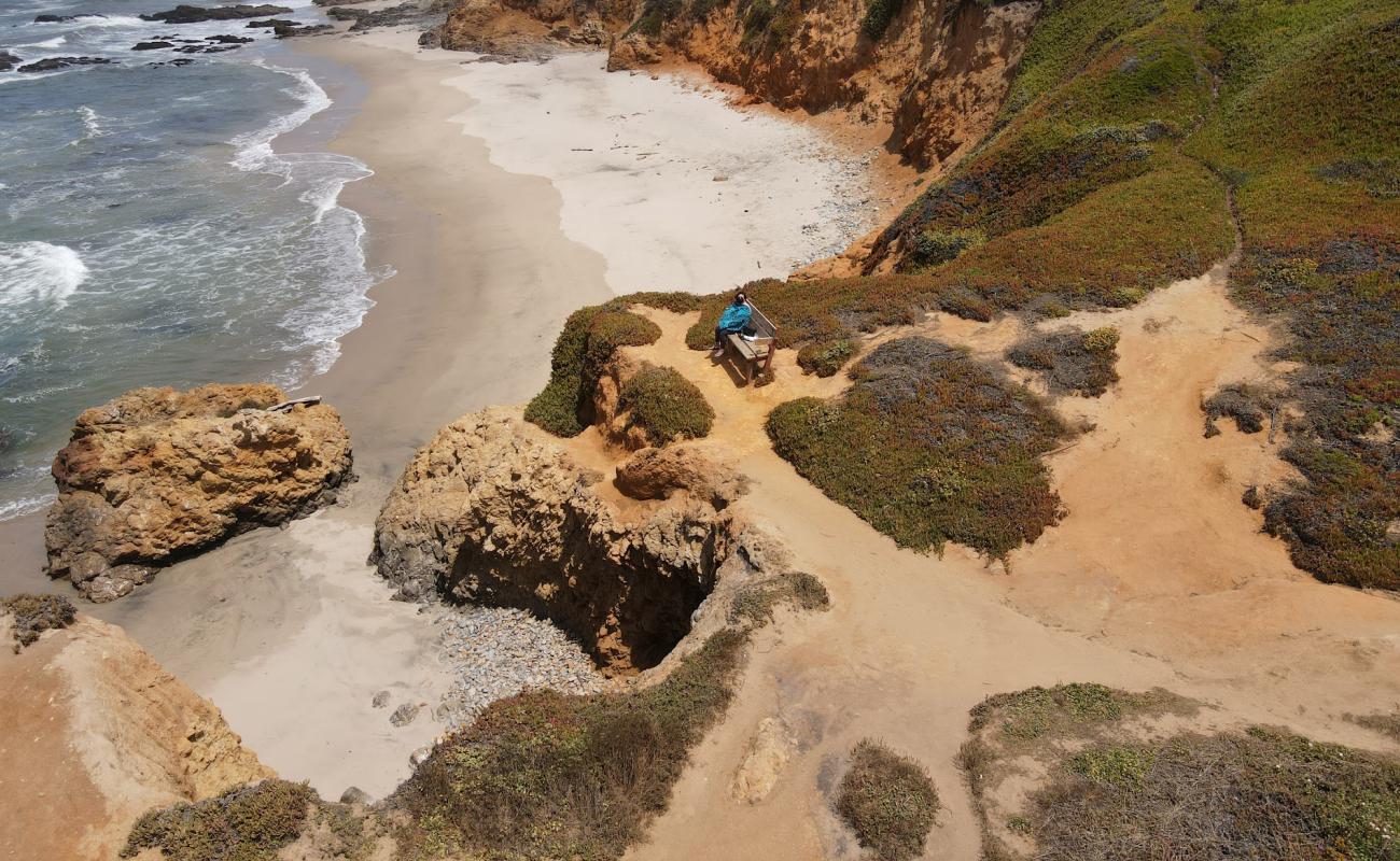 Pescadero Beach'in fotoğrafı parlak kum ve kayalar yüzey ile