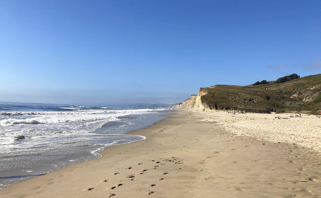 Pescadero Beach II'in fotoğrafı parlak kum yüzey ile