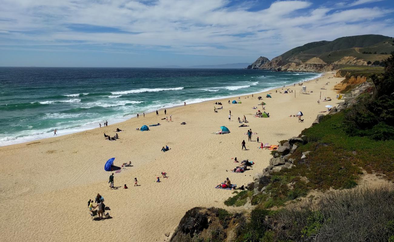 Montara Beach'in fotoğrafı i̇nce bej kum yüzey ile