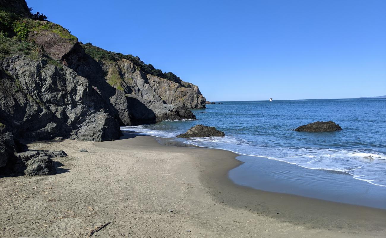 China Beach'in fotoğrafı parlak kum yüzey ile