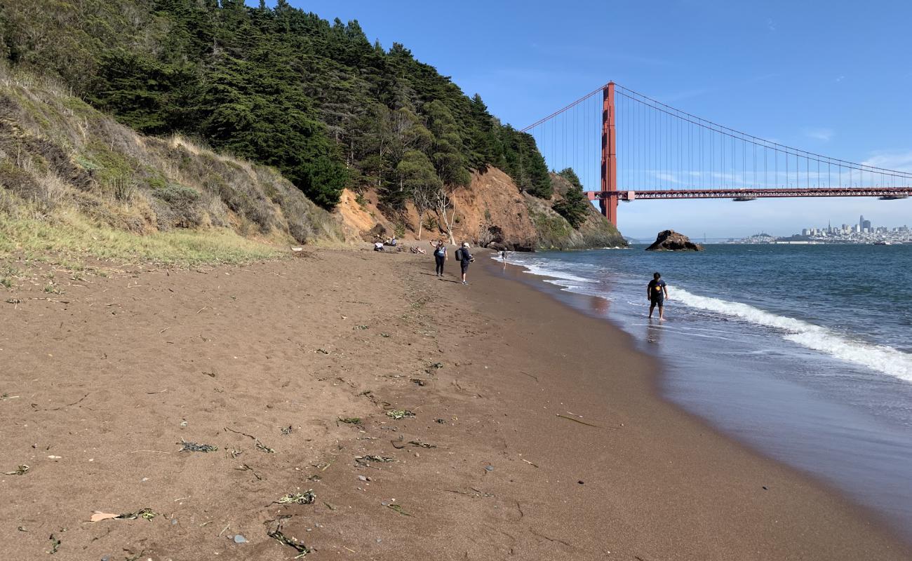 Kirby Beach'in fotoğrafı kahverengi kum yüzey ile