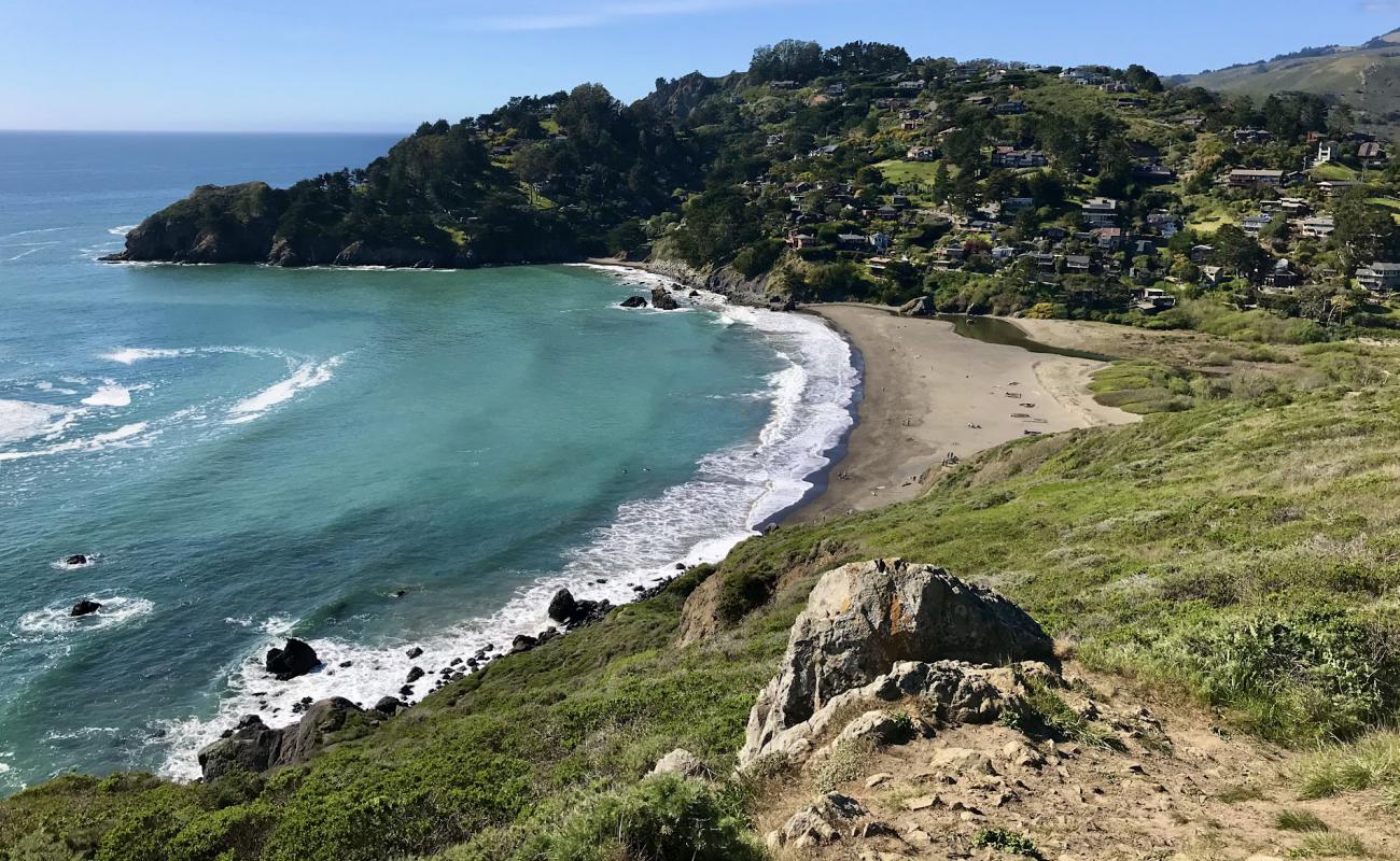 Muir Beach'in fotoğrafı parlak kum yüzey ile