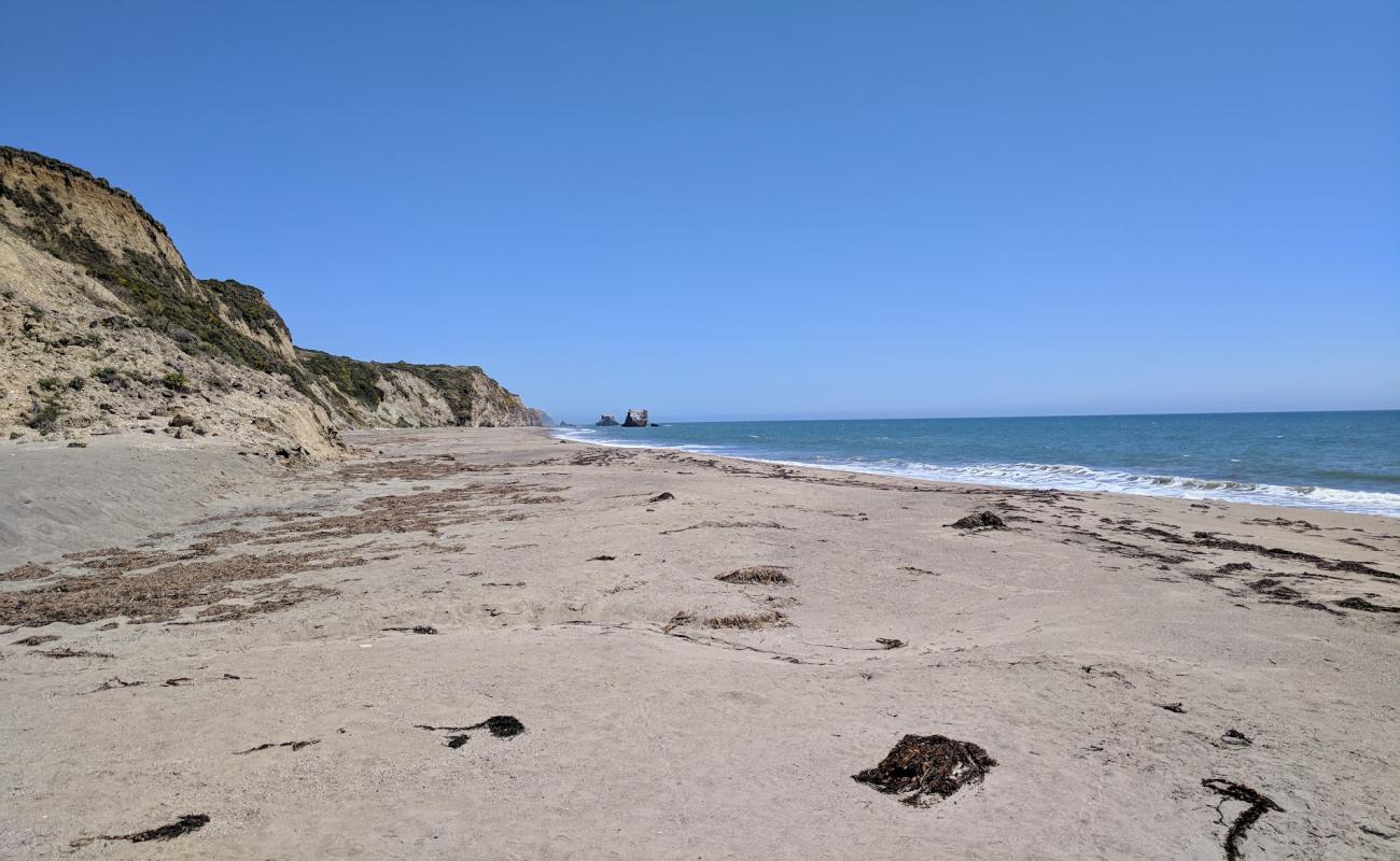 Kelham Beach'in fotoğrafı parlak kum yüzey ile