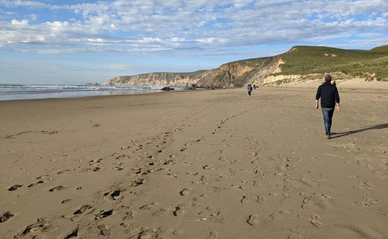 Kehoe Beach'in fotoğrafı parlak kum yüzey ile